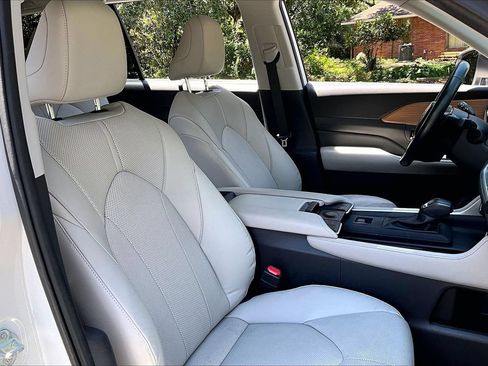 Used 2024 Toyota Grand Highlander FWD image 28