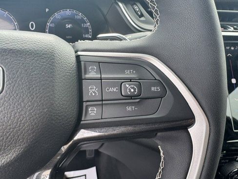 Used 2023 Jeep Grand Cherokee Altitude AWD/4WD image 17