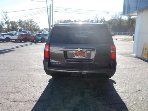 Used 2018 Chevrolet Suburban LT image 4