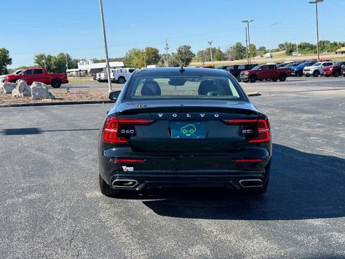Used 2022 Volvo S60 B5 Momentum w/ Premium Package image 4