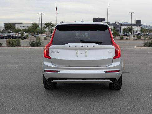 Used 2022 Volvo XC90 T8 R-Design w/ Advanced Package image 4