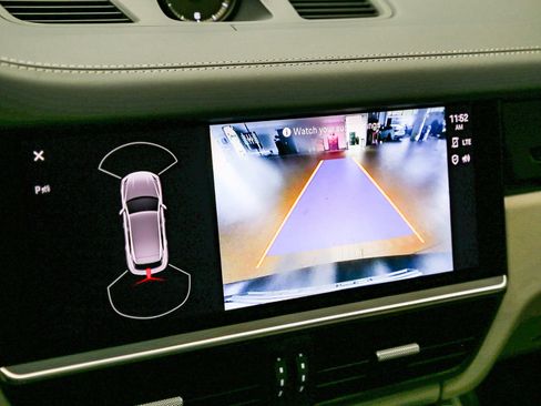 Certified 2023 Porsche Cayenne AWD/4WD image 29