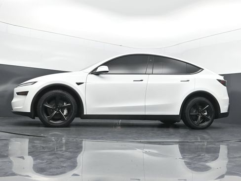 Used 2026 Tesla Model Y AWD image 34