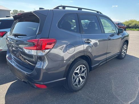 Used 2023 Subaru Forester Premium AWD/4WD image 4
