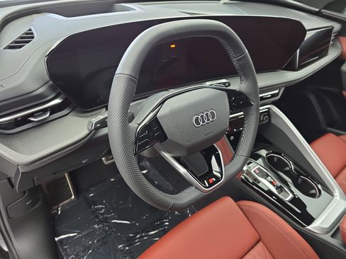 New 2025 Audi SQ5 Prestige image 16