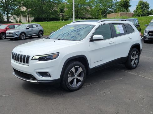 Used 2019 Jeep Cherokee Limited AWD/4WD image 2