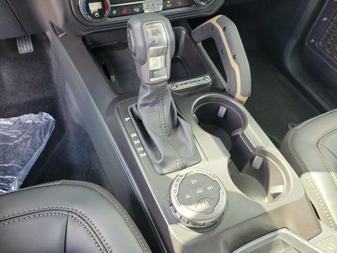 New 2026 Ford Bronco Badlands AWD/4WD image 16