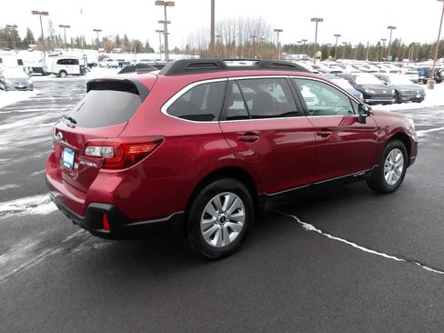 Used 2018 Subaru Outback 2.5i Premium image 5