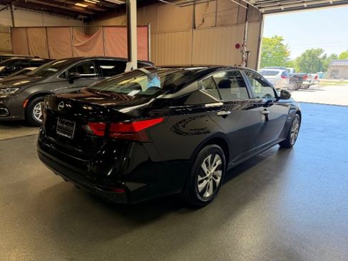 Used 2024 Nissan Altima 2.5 S FWD image 3