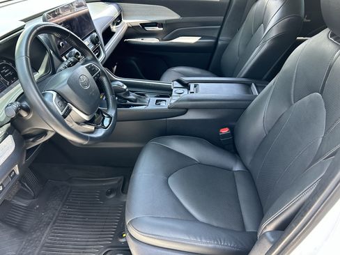 Used 2024 Toyota Grand Highlander FWD image 17