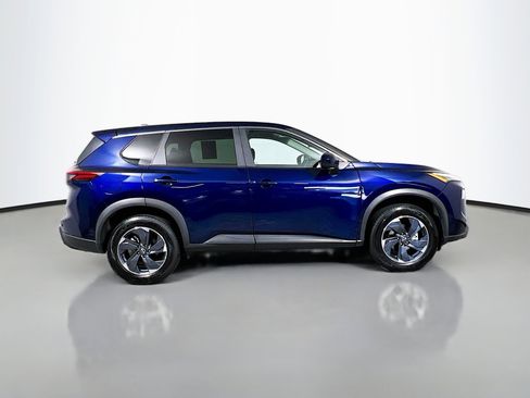Used 2024 Nissan Rogue SV FWD image 3