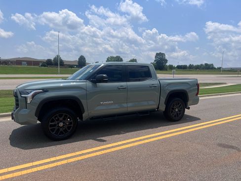 Used 2025 Toyota Tundra SR5 w/ SR5 Premium Package AWD/4WD image 7