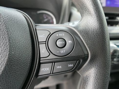 Used 2024 Toyota RAV4 XLE FWD image 15