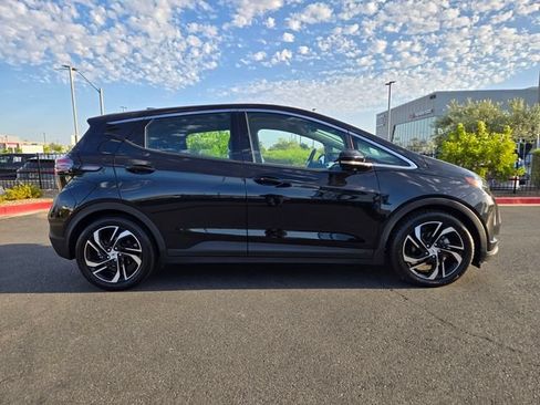 Used 2023 Chevrolet Bolt LT w/ Infotainment Package FWD image 7