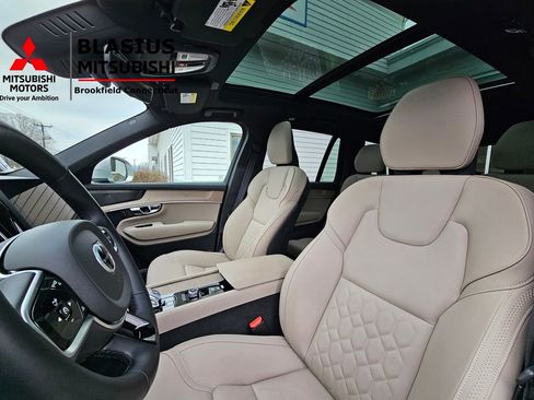 Used 2025 Volvo XC90 B6 Plus image 12