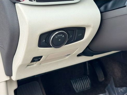 Used 2018 Lincoln Continental Select w/ Continental Climate Package image 10