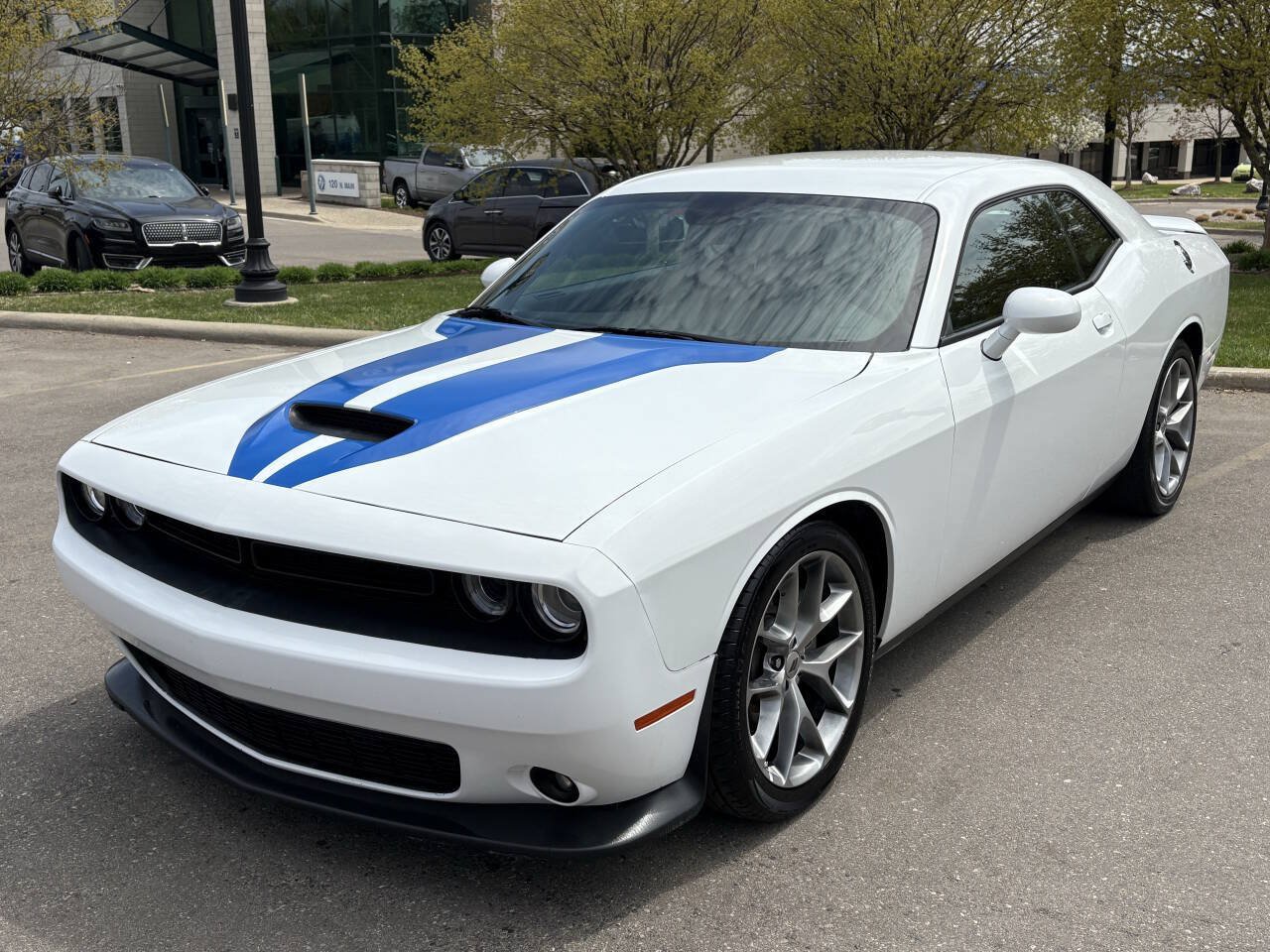 Used 2022 Dodge Challenger GT RWD image 2