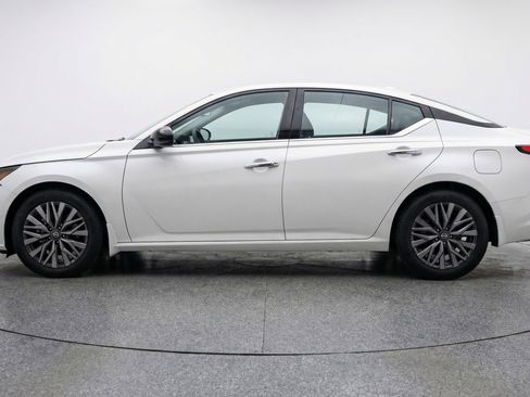 Used 2025 Nissan Altima 2.5 SV image 5