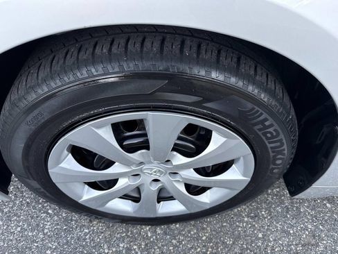 Used 2023 Toyota Corolla LE image 12