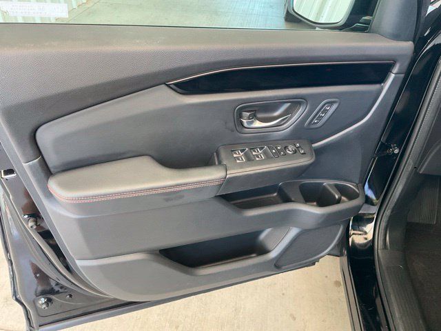 Used 2024 Honda Pilot TrailSport image 5