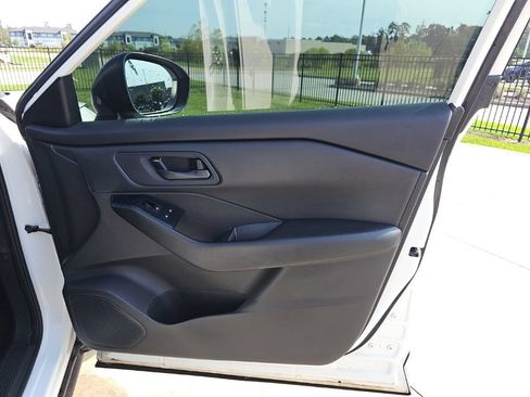 Used 2024 Nissan Rogue S FWD image 18
