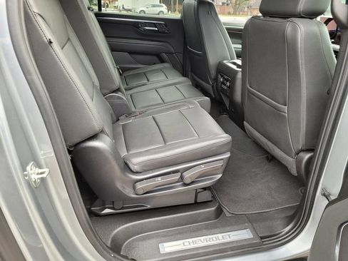 Used 2025 Chevrolet Suburban Z71 AWD/4WD image 12