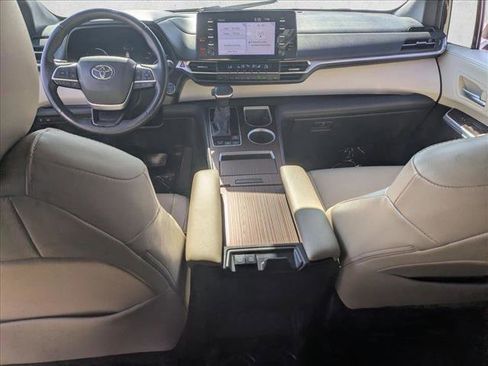 Used 2021 Toyota Sienna XLE image 15