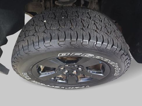Used 2018 Chevrolet Silverado 1500 Custom w/ Custom Value Package AWD/4WD image 32