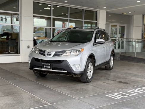 Used 2014 Toyota RAV4 XLE FWD image 2