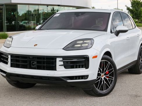 Certified 2025 Porsche Cayenne S AWD/4WD image 26