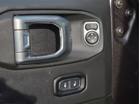 Used 2022 Jeep Wrangler Unlimited Sahara image 18