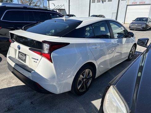 Used 2020 Toyota Prius L Eco image 4
