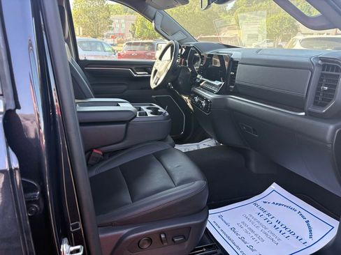 Used 2025 GMC Sierra 1500 SLT image 19