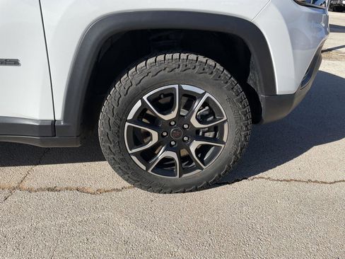 Used 2025 Jeep Compass Trailhawk w/ Trailhawk Convenience Group image 36