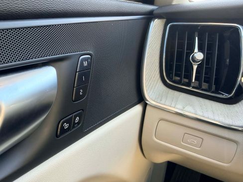 Certified 2023 Volvo XC60 B5 Plus w/ Climate Package image 18