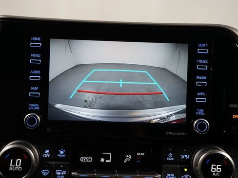 Used 2021 Toyota Highlander L FWD image 17