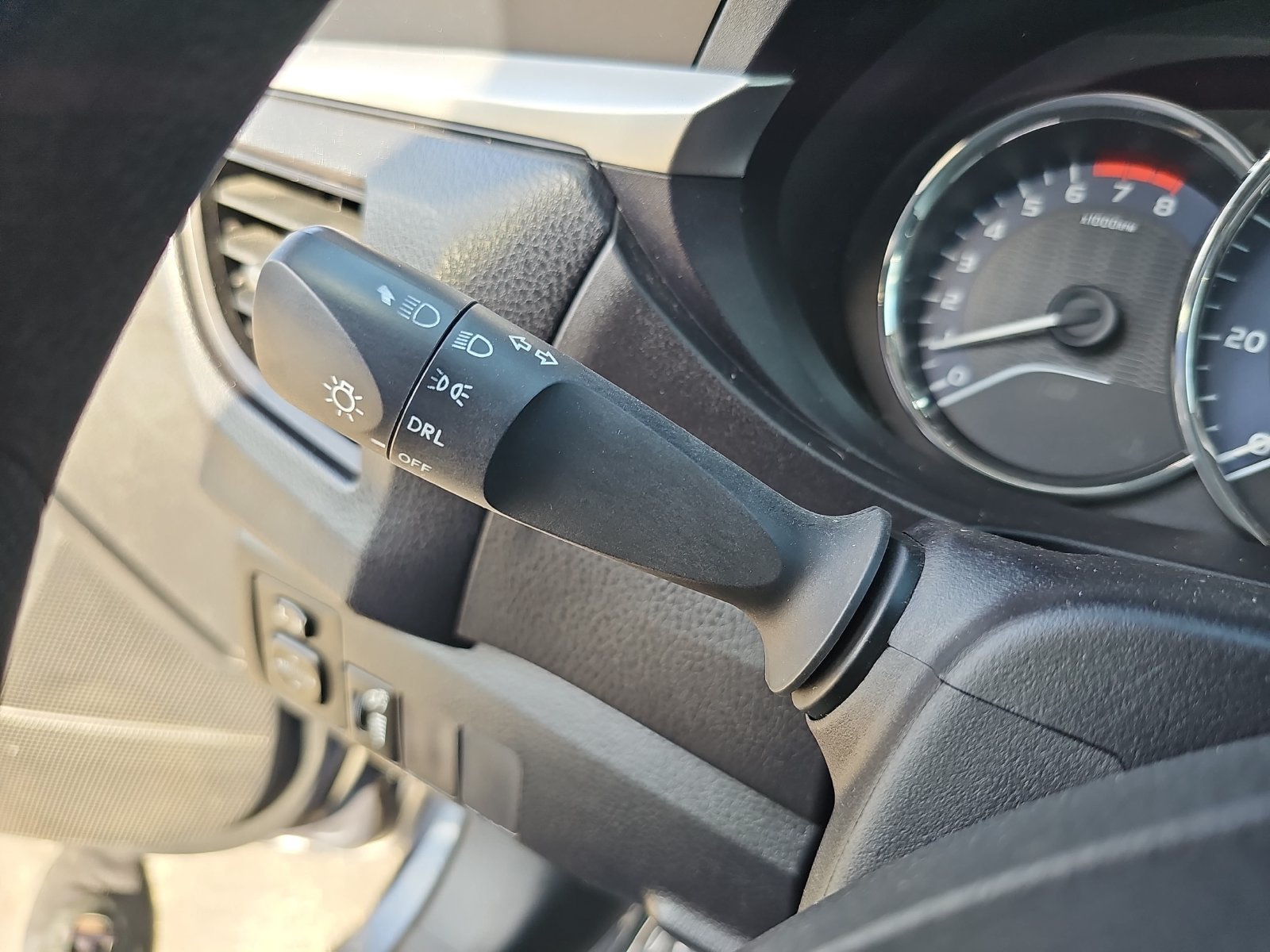 Used 2015 Toyota Corolla L FWD image 19