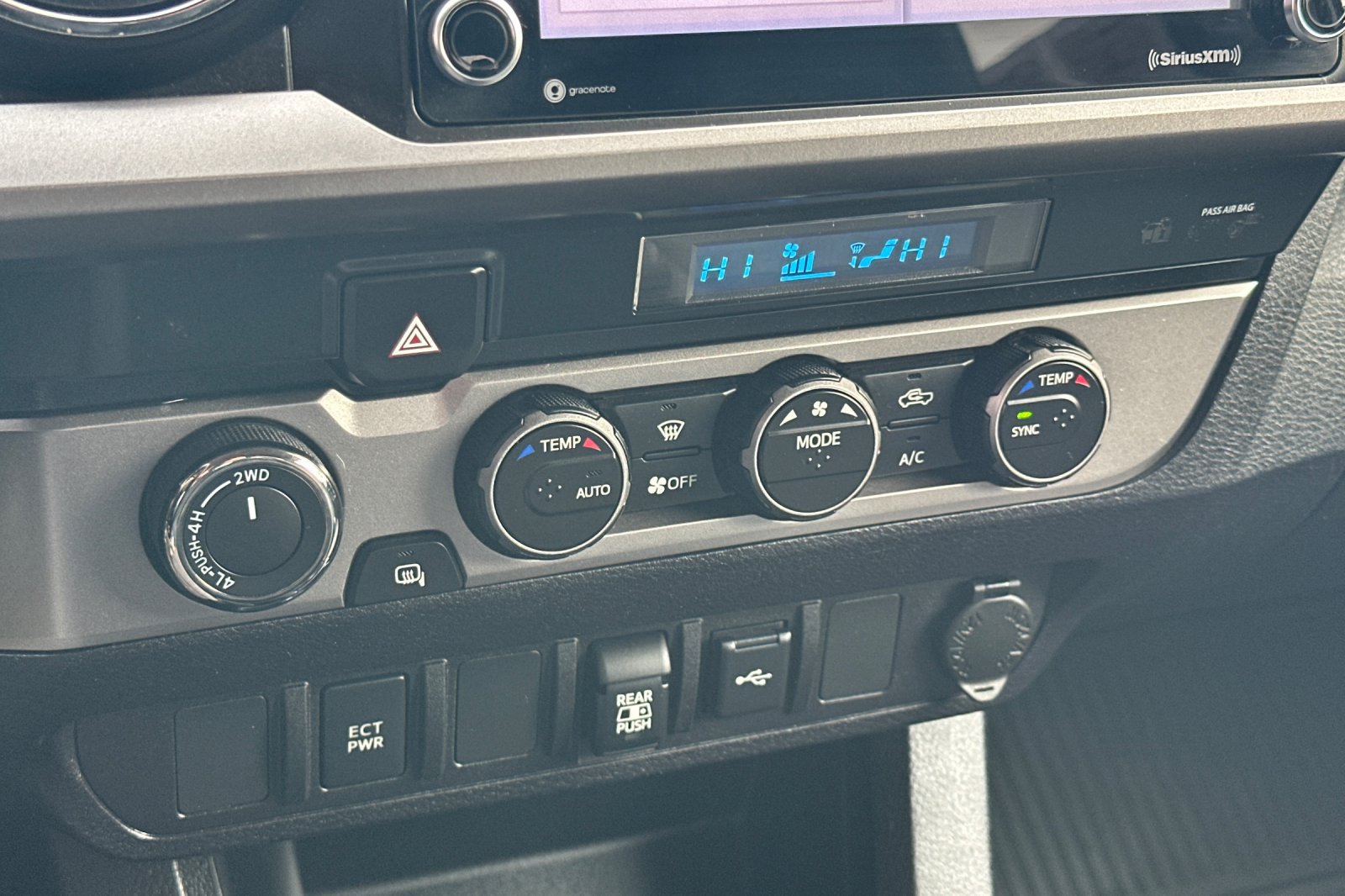 Used 2021 Toyota Tacoma SR5 AWD/4WD image 16