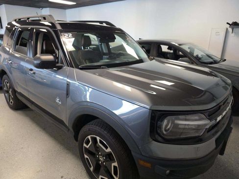 Used 2022 Ford Bronco Sport Outer Banks w/ Tech Package AWD/4WD image 2