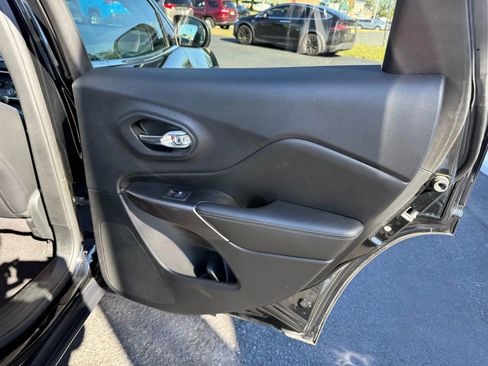 Used 2019 Jeep Cherokee Limited image 40