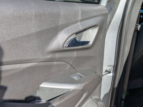 Used 2025 Chevrolet Trax LT w/ LT Convenience Package image 20