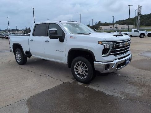 New 2026 Chevrolet Silverado 2500 LTZ w/ LTZ Premium Package AWD/4WD image 3