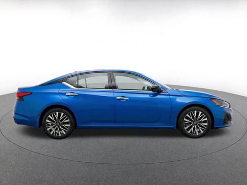 Used 2025 Nissan Altima 2.5 SV FWD image 10