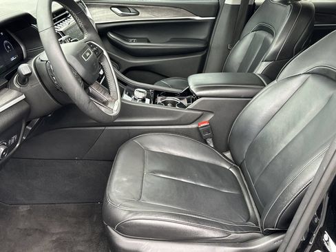 Certified 2023 Jeep Grand Cherokee Limited w/ Black Appearance Package AWD/4WD image 14