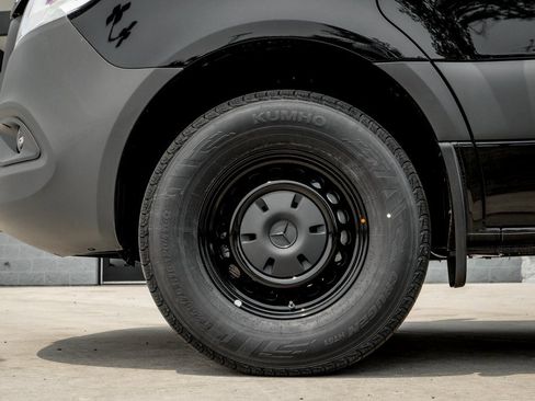 Used 2025 Mercedes-Benz Sprinter 2500 image 4