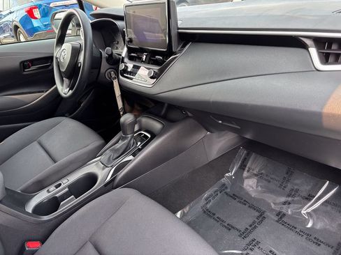 Used 2025 Toyota Corolla LE FWD image 34