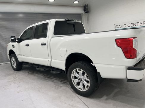 Used 2023 Nissan Titan SV w/ SV Convenience Package AWD/4WD image 6