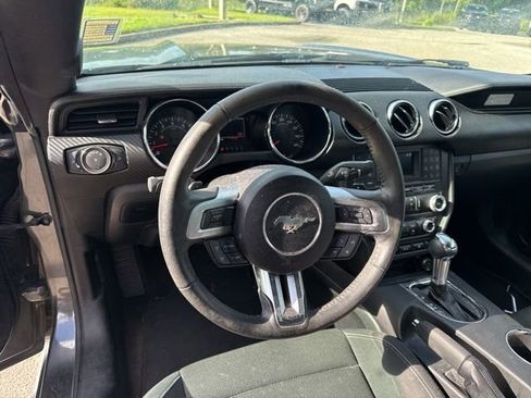 Used 2017 Ford Mustang Coupe RWD image 12