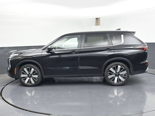 Used 2025 Mitsubishi Outlander SE FWD image 4