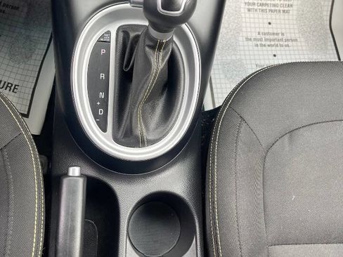 Used 2016 Kia Soul + FWD image 18